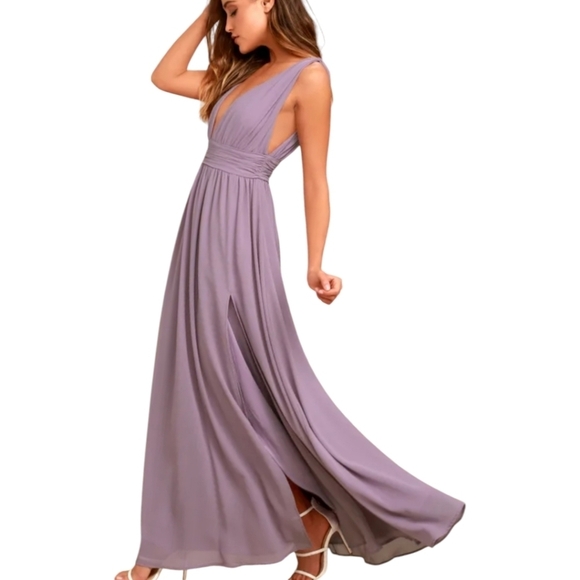 Lulu's Lavender Plunging v neck Flowy chiffon Sexy Low Back Gala gown NWT Sz XS - Picture 1 of 10
